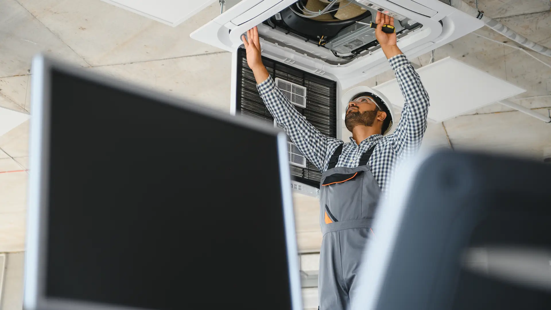 Entretien d'une climatisation cassette au plafond à Cannes